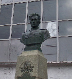 Памятник Герою Советского Союза летчику Амет-Хану Султану в Алупке.